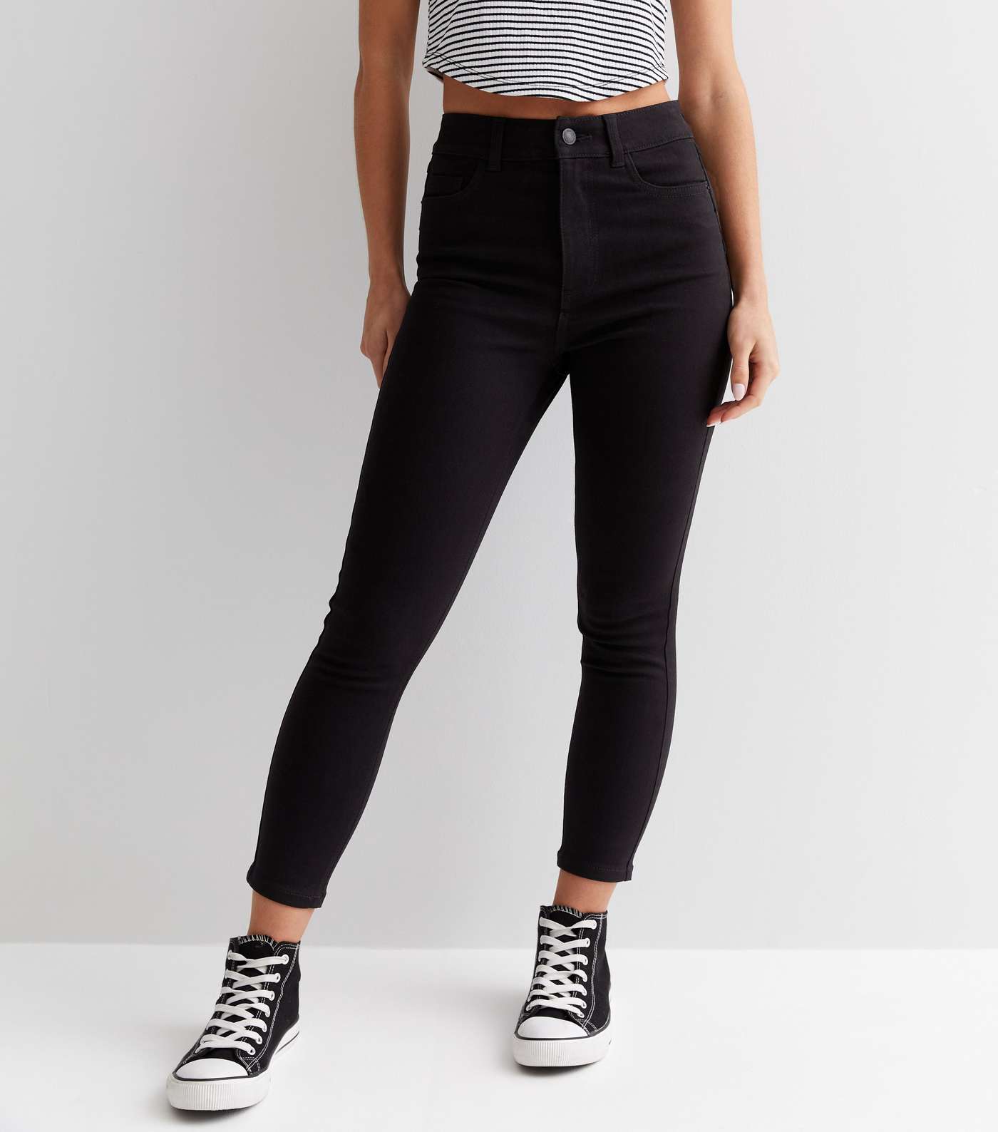 Petite Black Lift & Shape Short Leg Jenna Skinny Jeans Image 2
