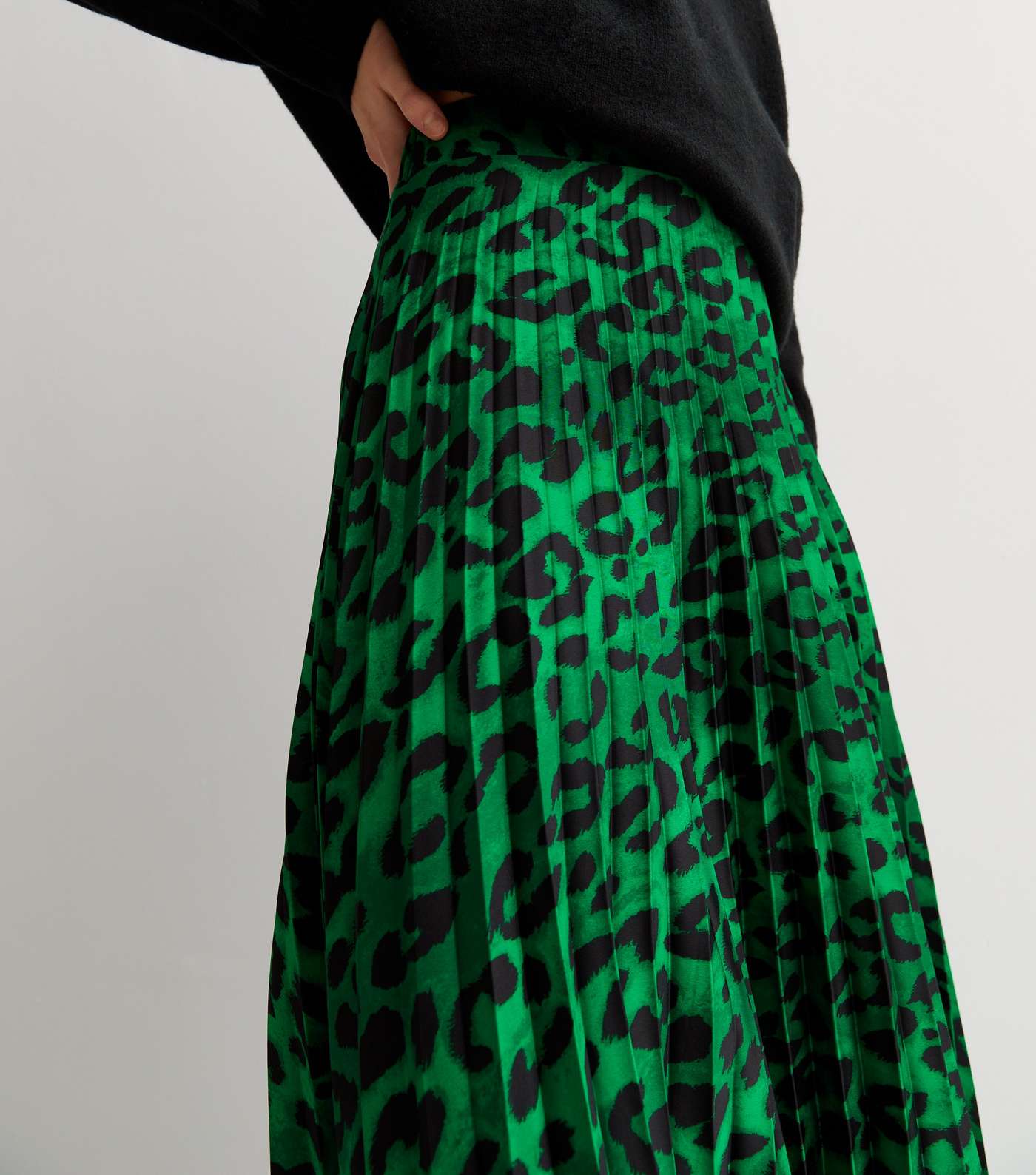 Green Animal Print Satin Pleated Midi Skirt Image 3
