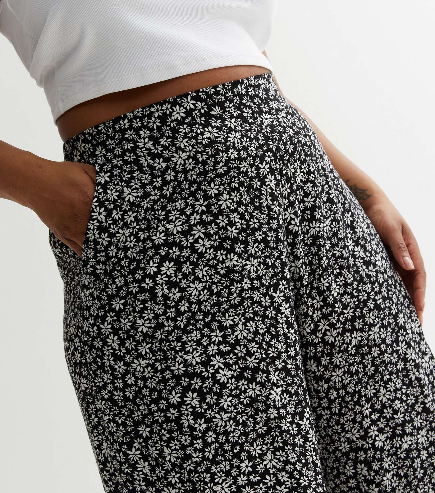 Curves Black Ditsy Floral Crop Wide Leg Trousers Image 3
