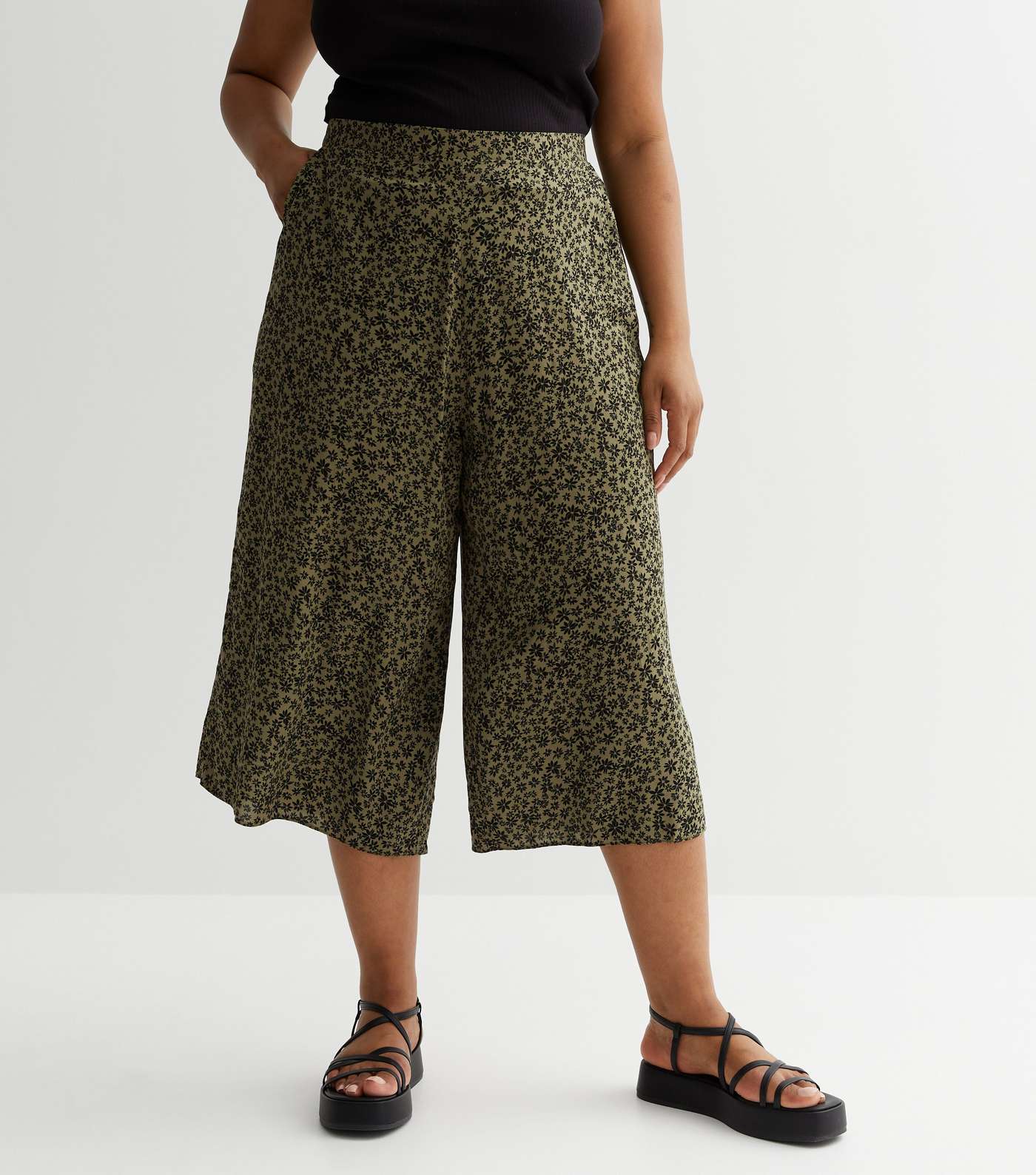Curves Green Ditsy Floral Crop Wide Leg Trousers Image 2
