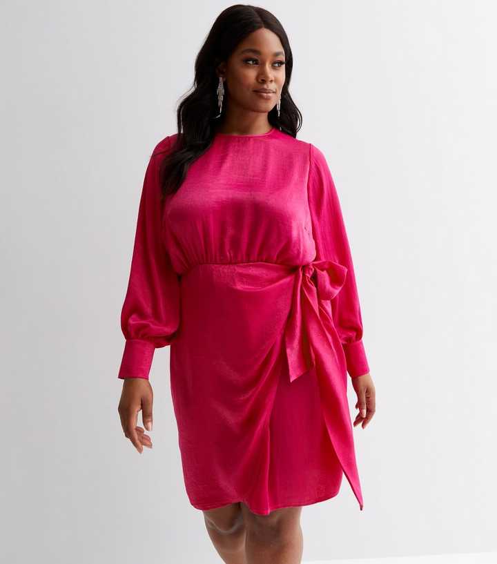 https://media2.newlookassets.com/i/newlook/850187776/womens/clothing/dresses/curves-bright-pink-satin-crew-neck-long-sleeve-tie-waist-mini-dress.jpg?strip=true&qlt=50&w=720