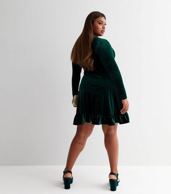 Green velvet clearance v neck dress