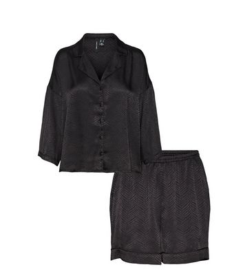 Vero Moda Black Shirt and Shorts Pyjama Set with Snake Print New Look