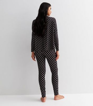 Maternity Black Soft Touch Pyjama Set with Diamond Heart Print New Look