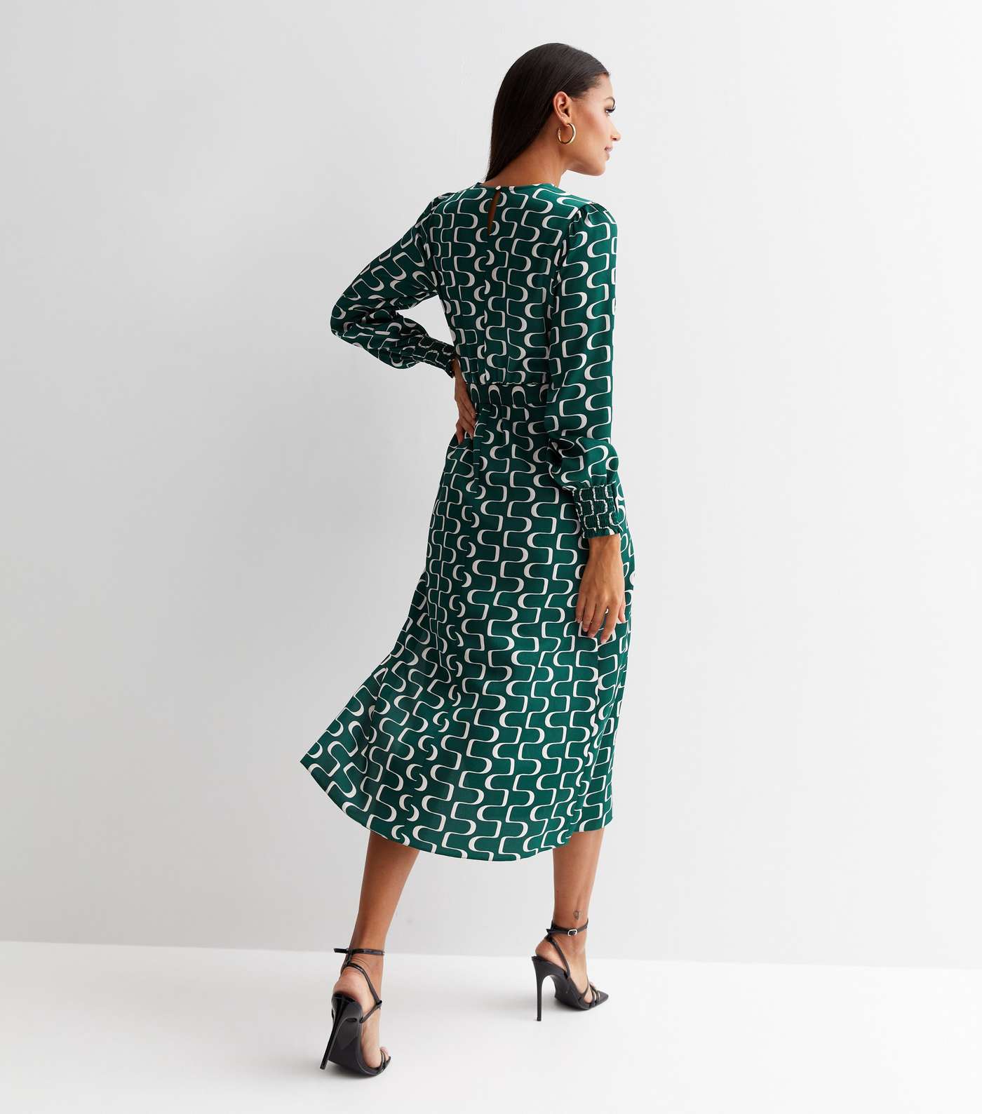 Green Geometric Squiggle Print Satin Belted Midi Dress Image 4