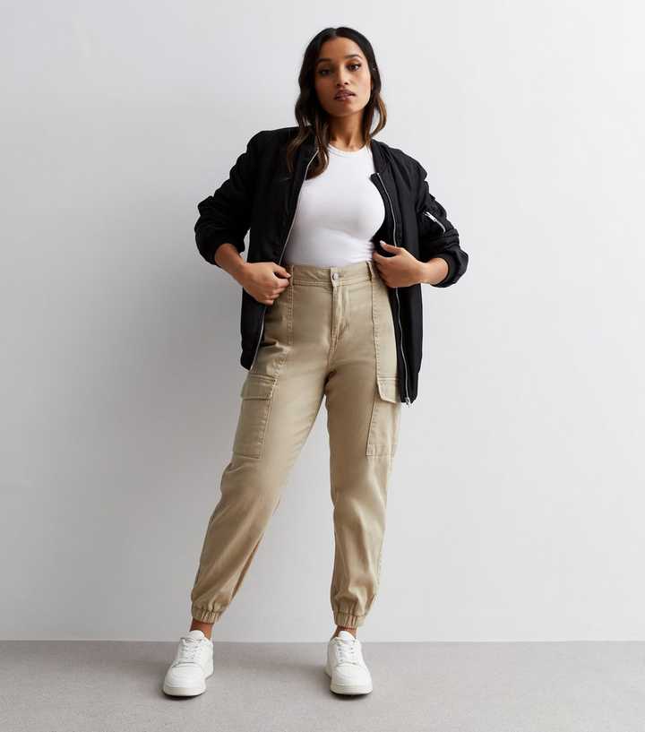 https://media2.newlookassets.com/i/newlook/851587516/womens/clothing/trousers/petite-stone-high-waist-cuffed-cargo-trousers.jpg?strip=true&qlt=50&w=720