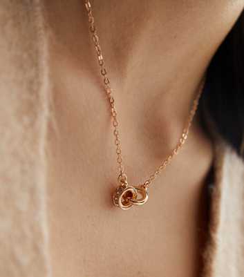 Gold Circle Link Pendant Necklace