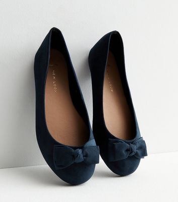 Navy blue hot sale flat pumps