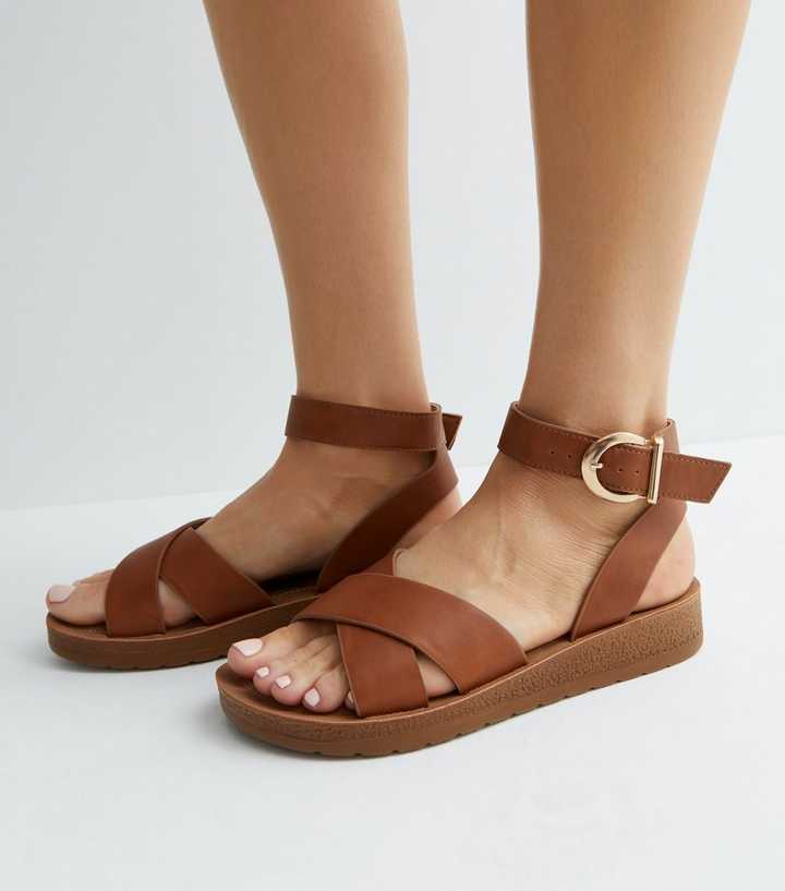Contagioso escotilla Perímetro Wide Fit Tan Leather-Look Cross Strap Footbed Sandals | New Look