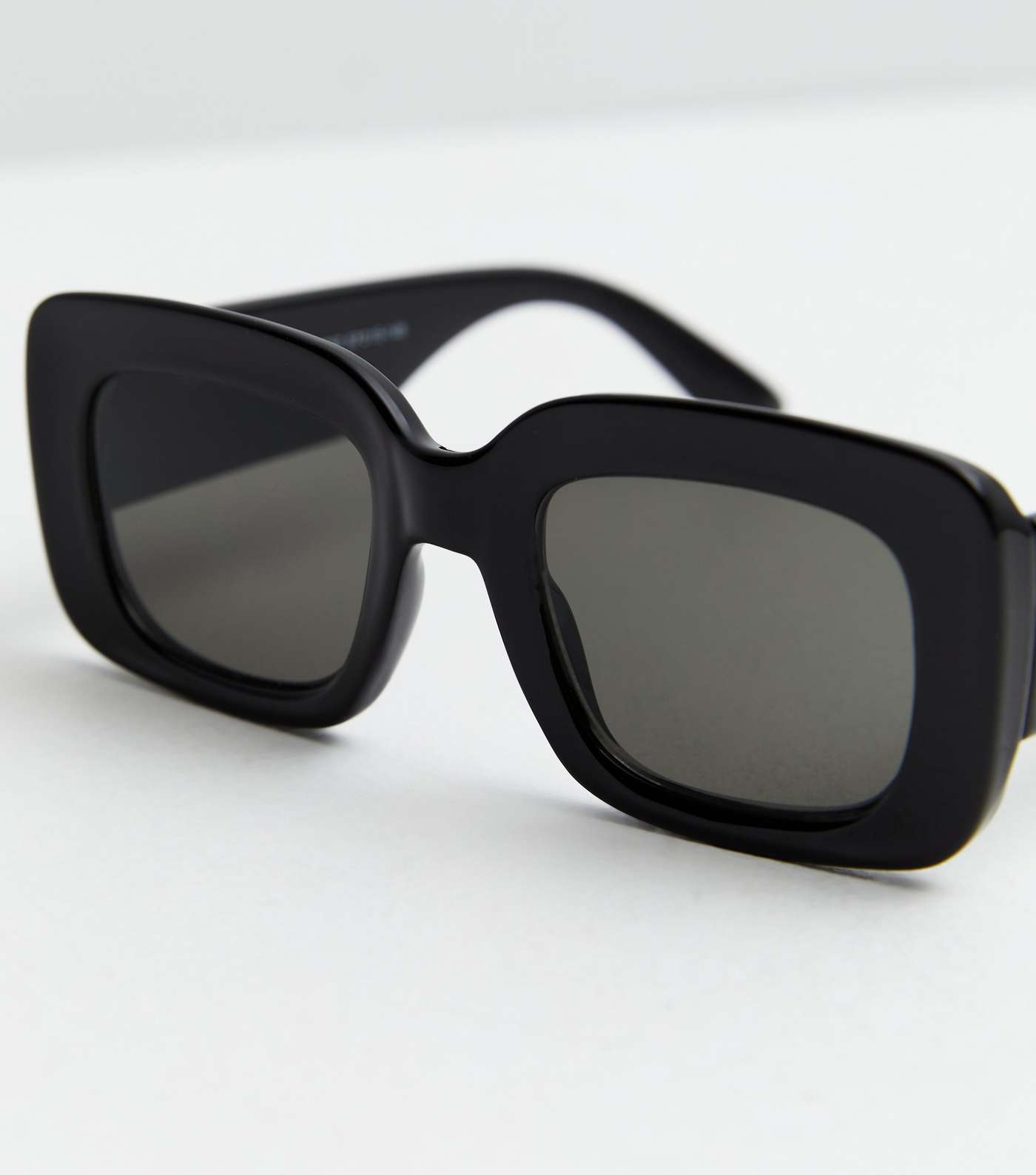 Black Rectangle Frame Sunglasses Image 3
