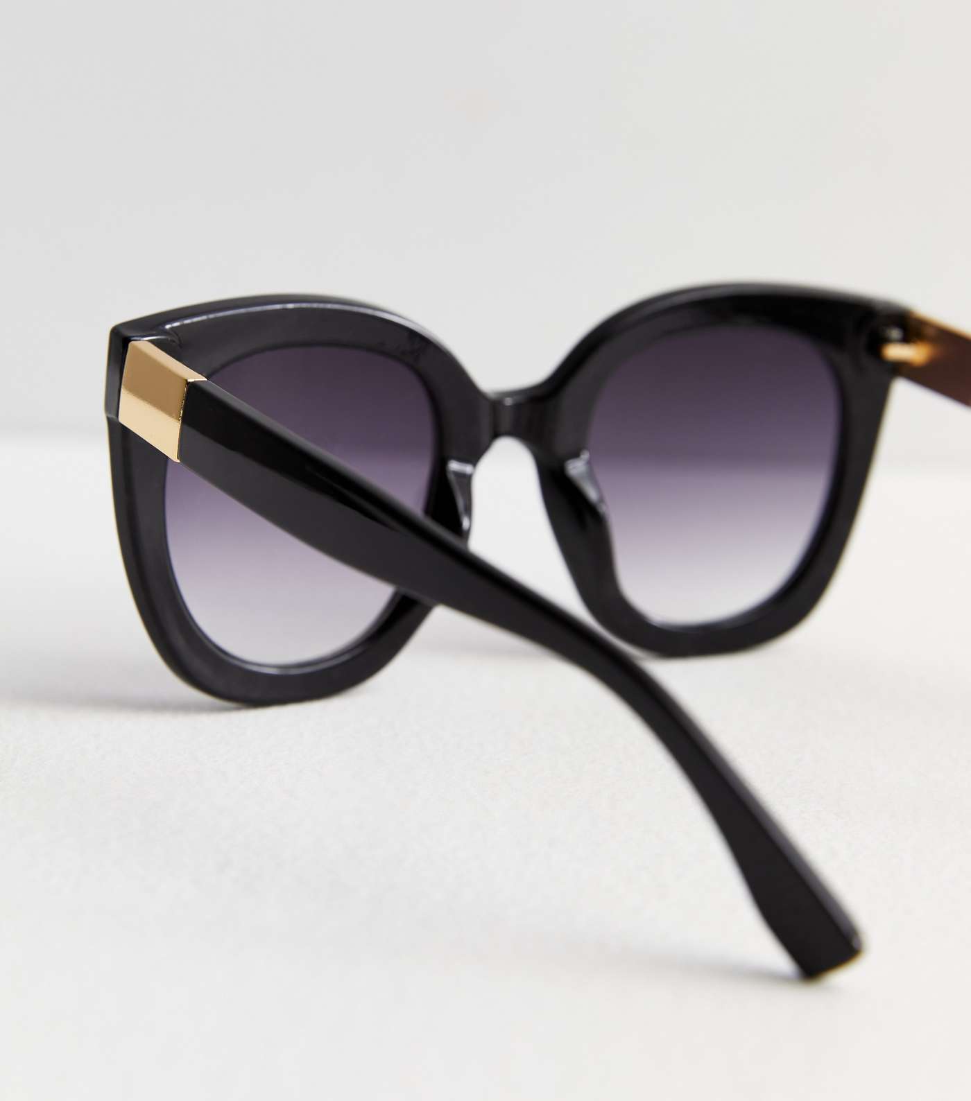 Black Curved Gradient Lens Oversized Sunglasses Image 4