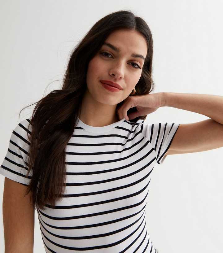 https://media2.newlookassets.com/i/newlook/853768909/womens/clothing/tops/white-stripe-crew-neck-short-sleeve-bodysuit.jpg?strip=true&qlt=50&w=720