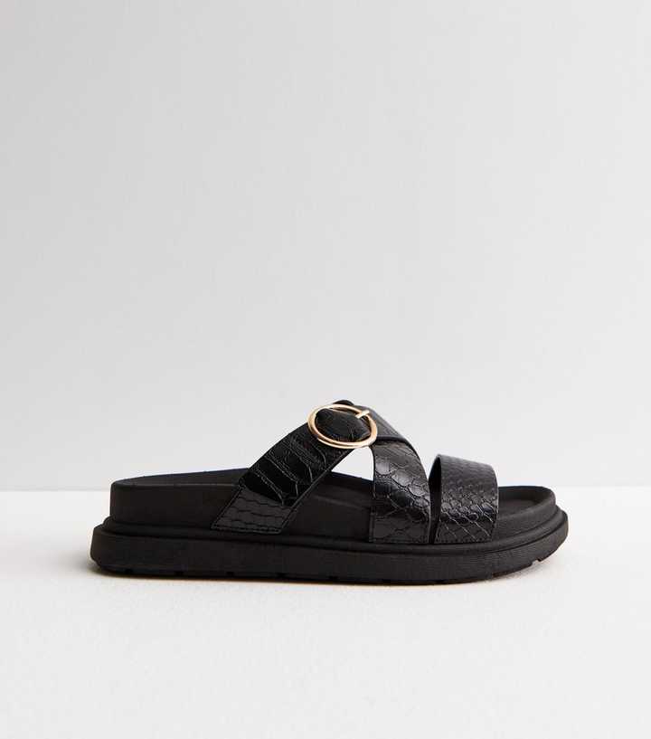 https://media2.newlookassets.com/i/newlook/853944901/womens/footwear/shoes/sandals/black-faux-croc-buckle-chunky-sliders.jpg?strip=true&qlt=50&w=720