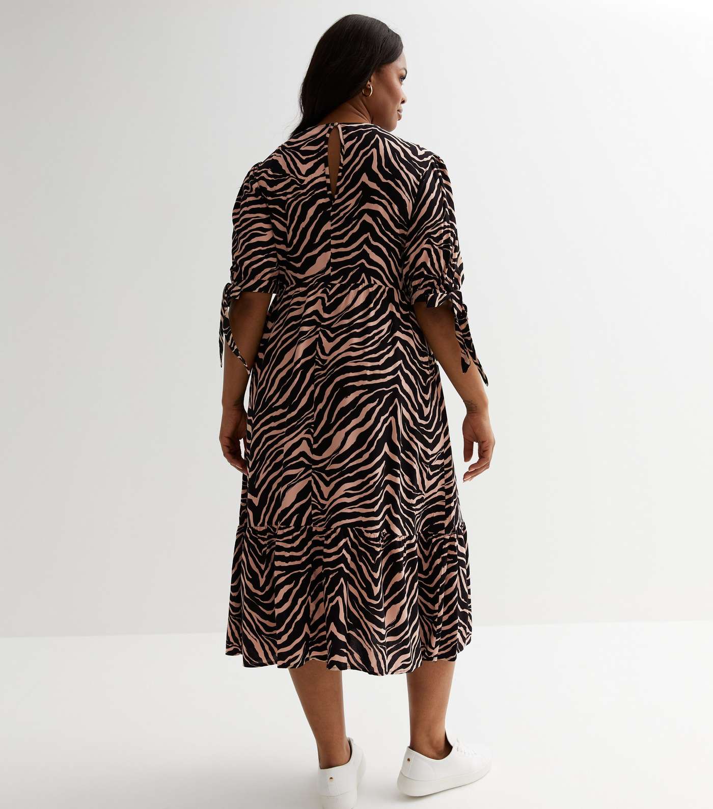Curves Brown Zebra Shirred Tie Puff Sleeve Midi Dress Image 4
