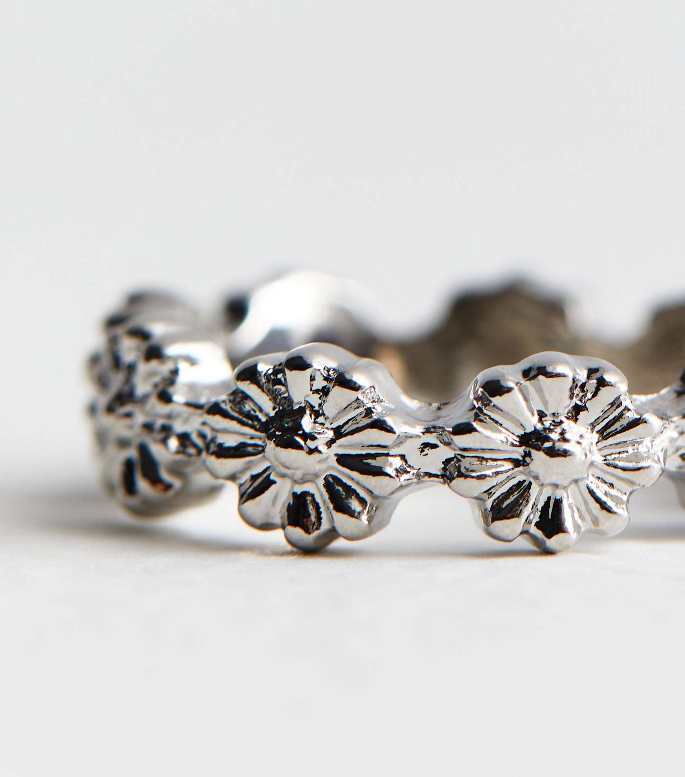 Silver Daisy Ring Image 3