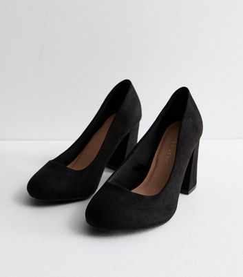 Black court hotsell shoes size 4