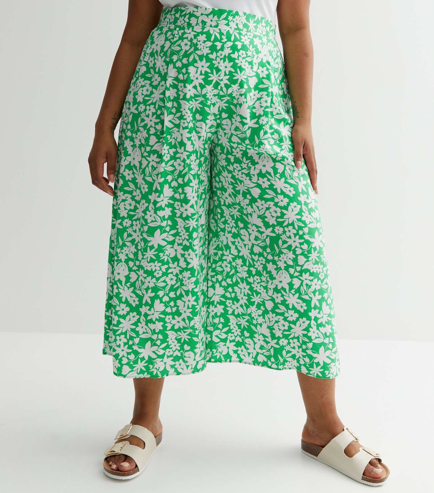 Curves Green Floral Wide Leg Crop Trousers Image 2
