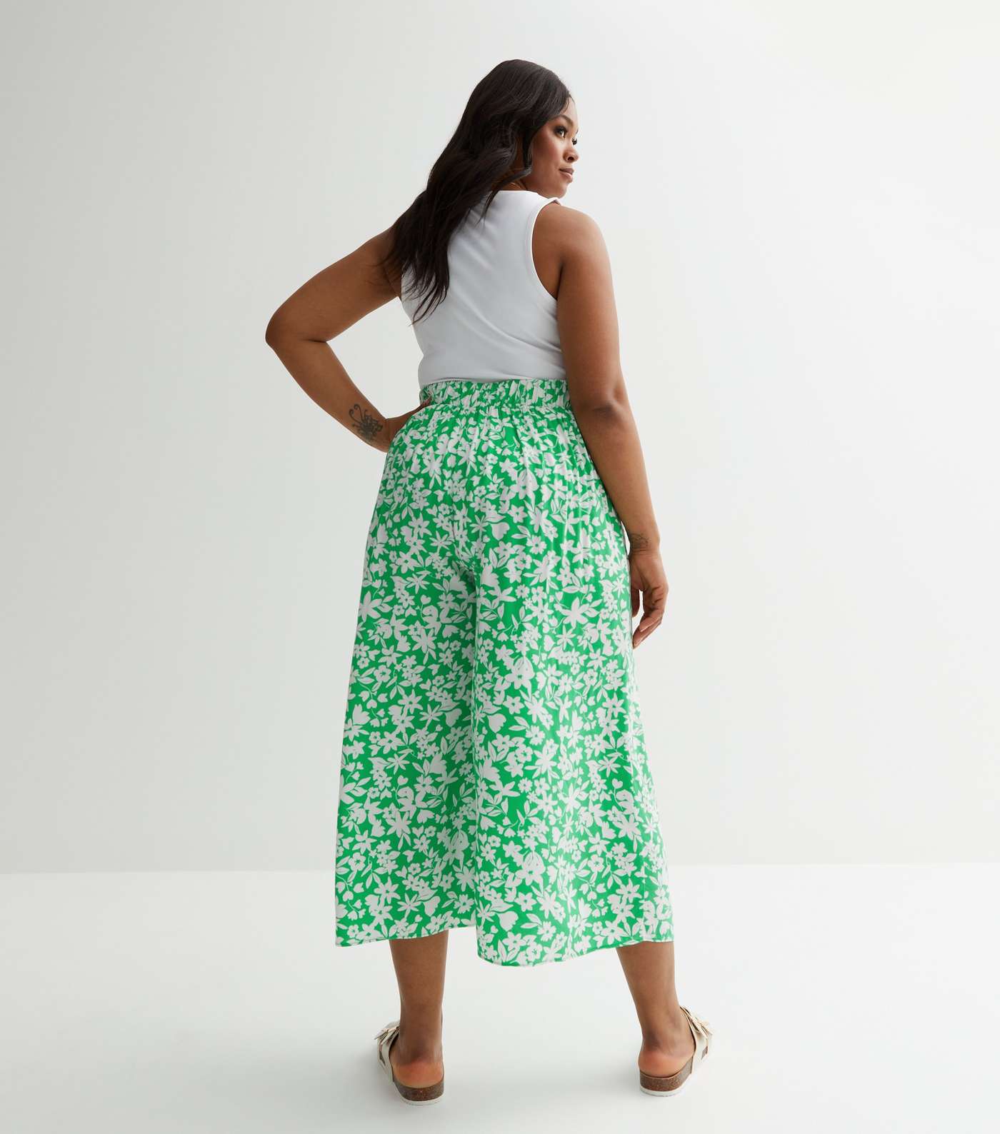 Curves Green Floral Wide Leg Crop Trousers Image 4