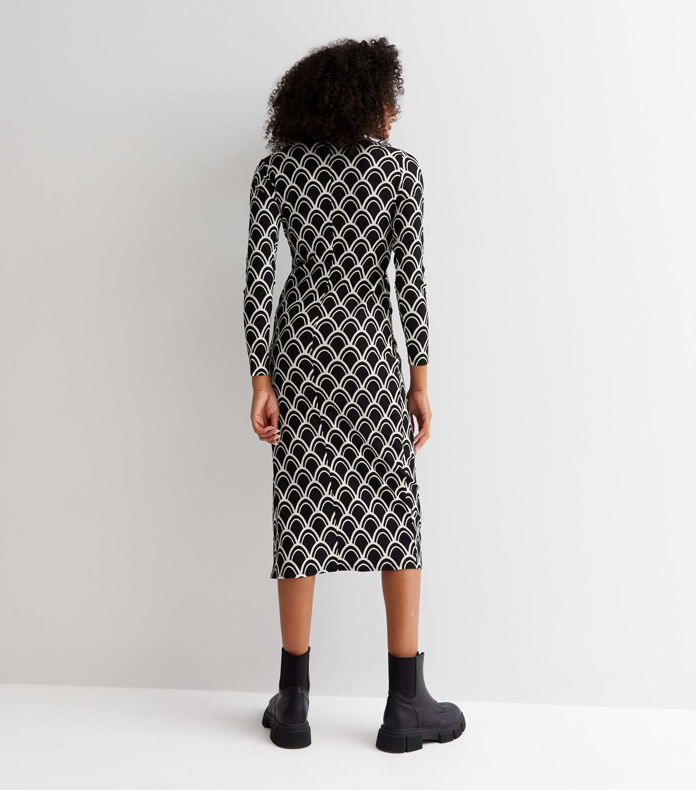 Black Geometric Crinkle Jersey Long Sleeve Midi Dress Image 4