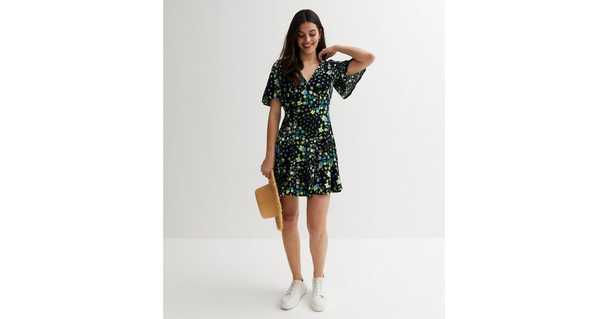 Black Floral Flutter Sleeve Mini Tea Dress | New Look