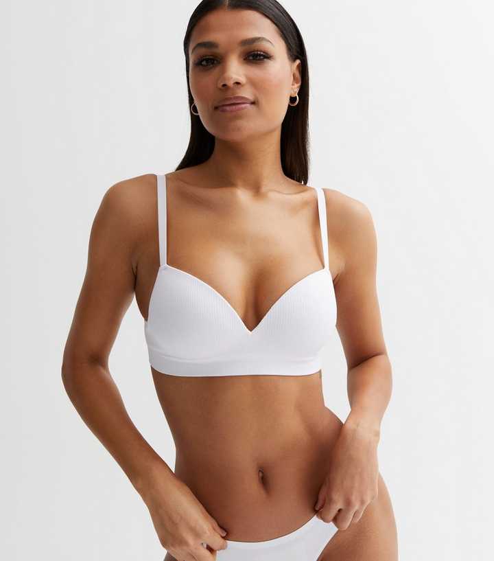 https://media2.newlookassets.com/i/newlook/856038110/womens/clothing/lingerie/white-moulded-seamless-bra.jpg?strip=true&qlt=50&w=720