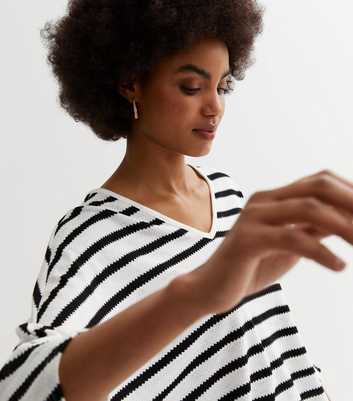 White Stripe Fine Knit V Neck 3/4 Sleeve Top