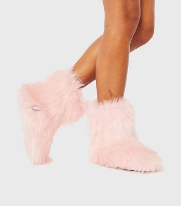 Womens fuzzy slipper discount boots