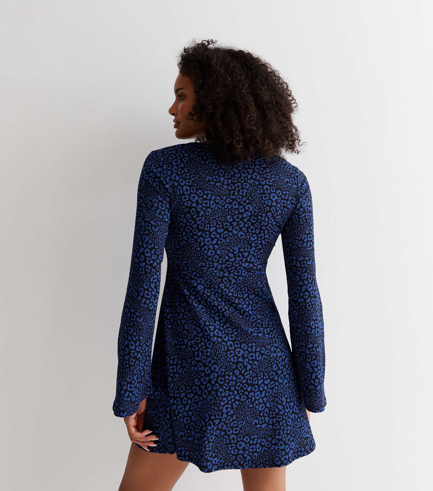 Blue Leopard Print Crinkle Jersey Long Flared Sleeve Mini Dress Image 4