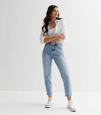 7 Easy Tops For Summer To Wear With High-Waist Jeans & Shorts - The Mom Edit