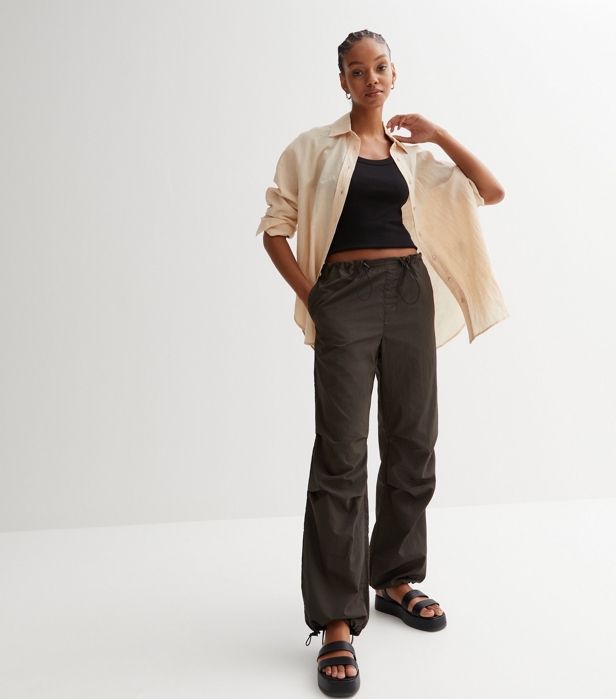 Women's Khaki Nylon Low Rise Parachute Trousers Noisy May New Look