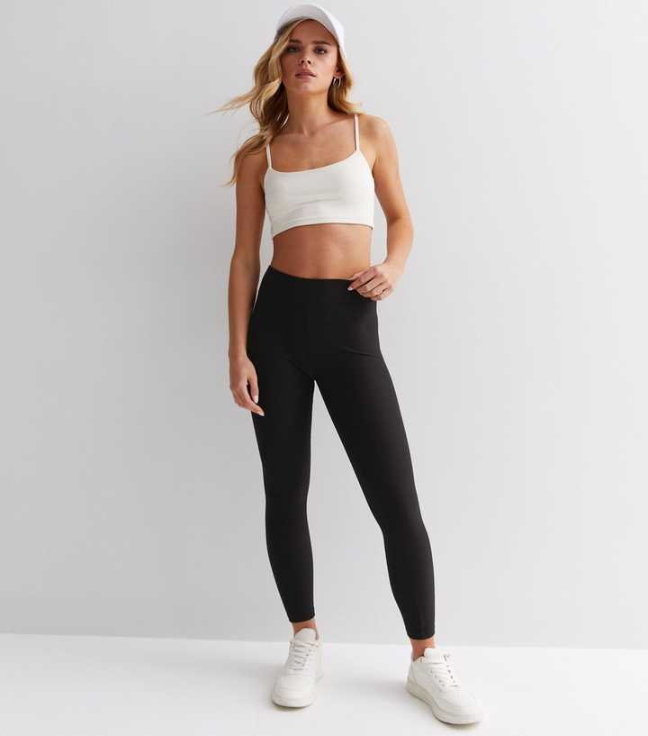 https://media2.newlookassets.com/i/newlook/857456201/womens/clothing/leggings/petite-black-ribbed-high-waist-leggings.jpg?strip=true&qlt=50&w=720
