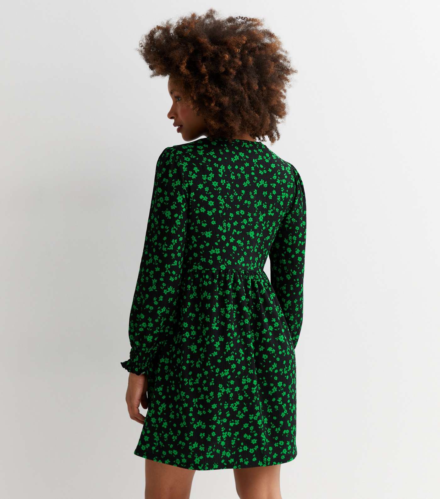 Green Ditsy Floral Crinkle Jersey Long Sleeve Mini Smock Dress Image 4