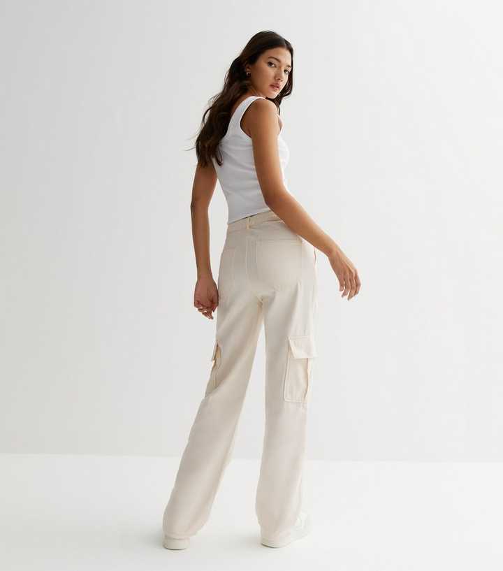 https://media2.newlookassets.com/i/newlook/858488412M4/womens/clothing/trousers/off-white-slim-fit-cargo-trousers.jpg?strip=true&qlt=50&w=720
