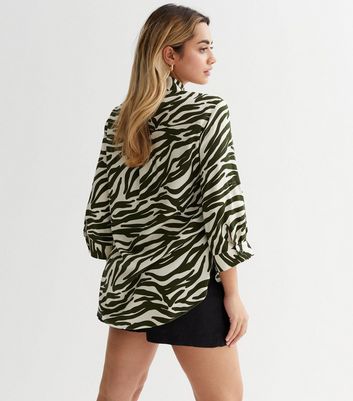 Petite Green Zebra Print 3/4 Sleeve Shirt New Look