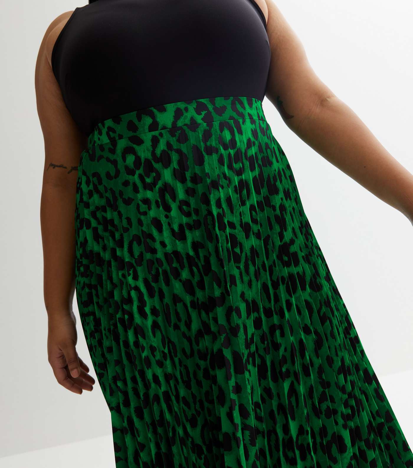 Curves Green Leopard Print Satin Pleated Midi Skirt Image 3