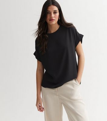 Round neck outlet black