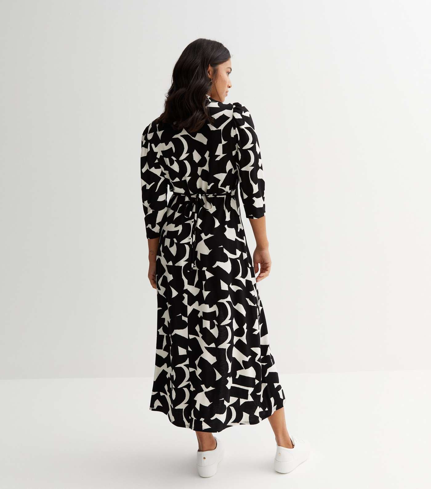 Petite Black Abstract Collared 3/4 Sleeve Midi Dress Image 4