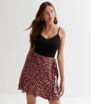 Ditsy print ruffle mini skirt hotsell