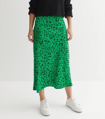 New look ditsy floral shop midi skirt in green pattern