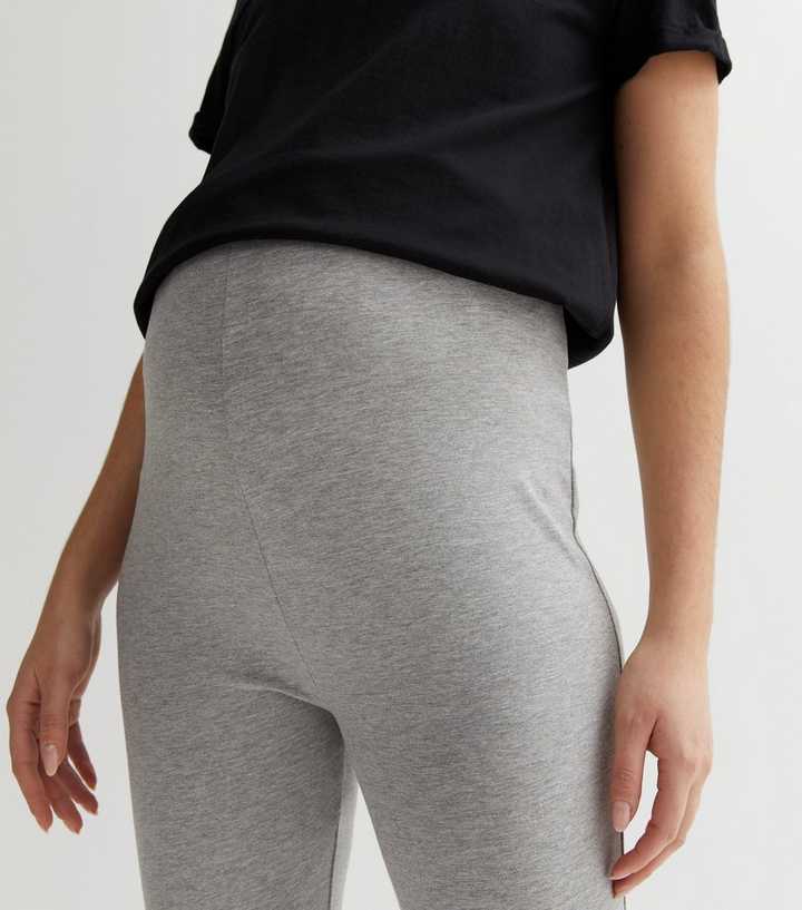 https://media2.newlookassets.com/i/newlook/860990803M2/womens/clothing/leggings/maternity-2-pack-black-and-grey-jersey-leggings.jpg?strip=true&qlt=50&w=720