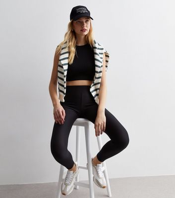 Flare Leggings Outfits that will make this trend EASY