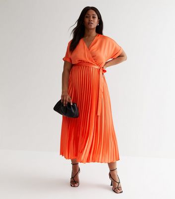 Curves Coral Satin Pleated Midaxi Wrap Dress | New Look