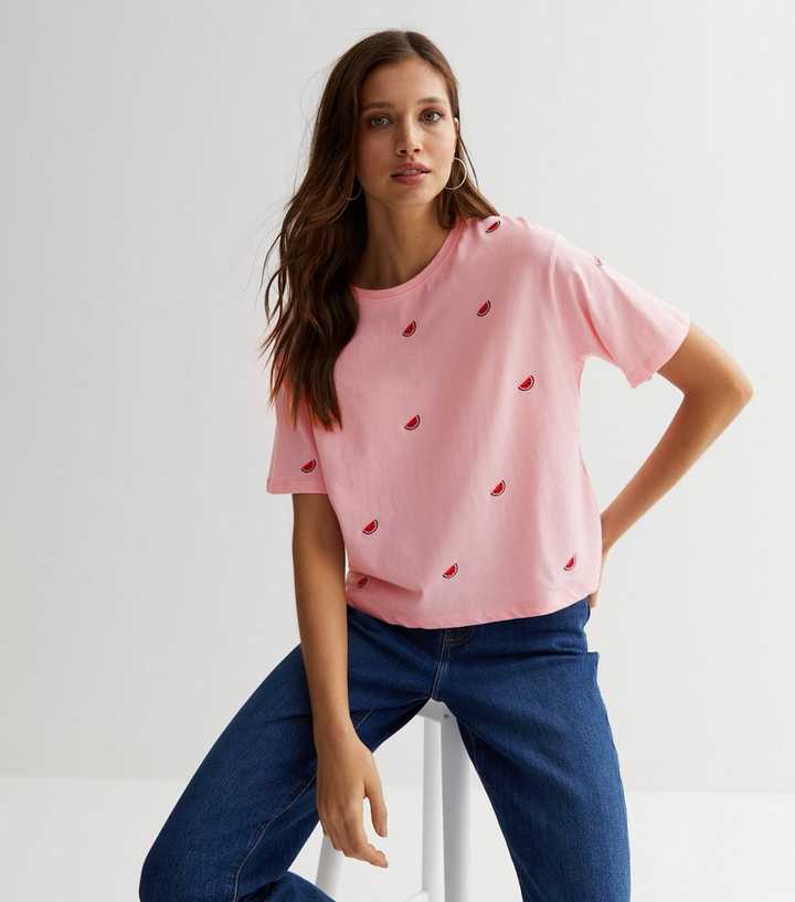https://media2.newlookassets.com/i/newlook/863309072/womens/clothing/tops/pale-pink-watermelon-embroidered-boxy-t-shirt.jpg?strip=true&qlt=50&w=720