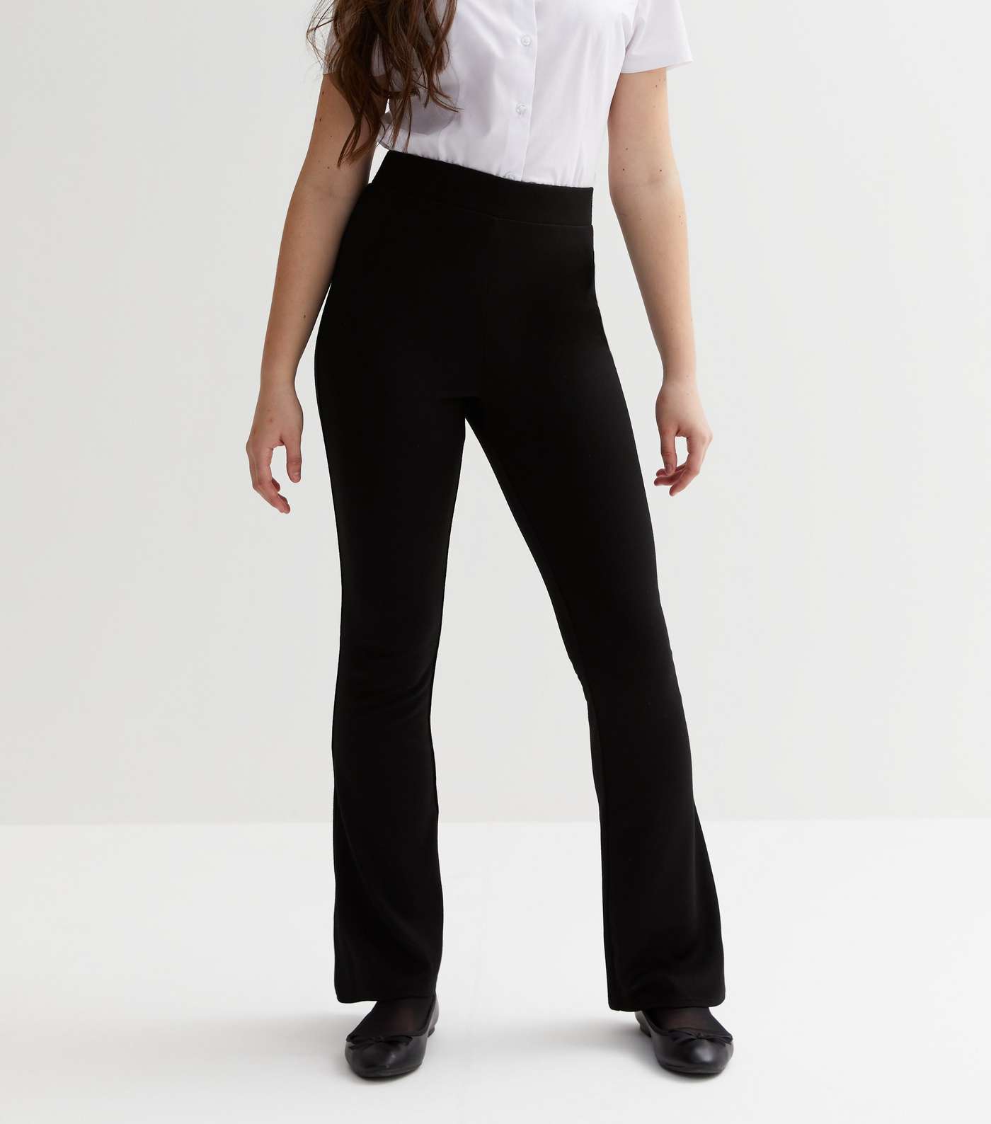 https://media2.newlookassets.com/i/newlook/863997801M1/girls/clothing/trousers/girls-black-jersey-flared-trousers.jpg?strip=true&w=1400&qlt=60&fmt=jpeg
