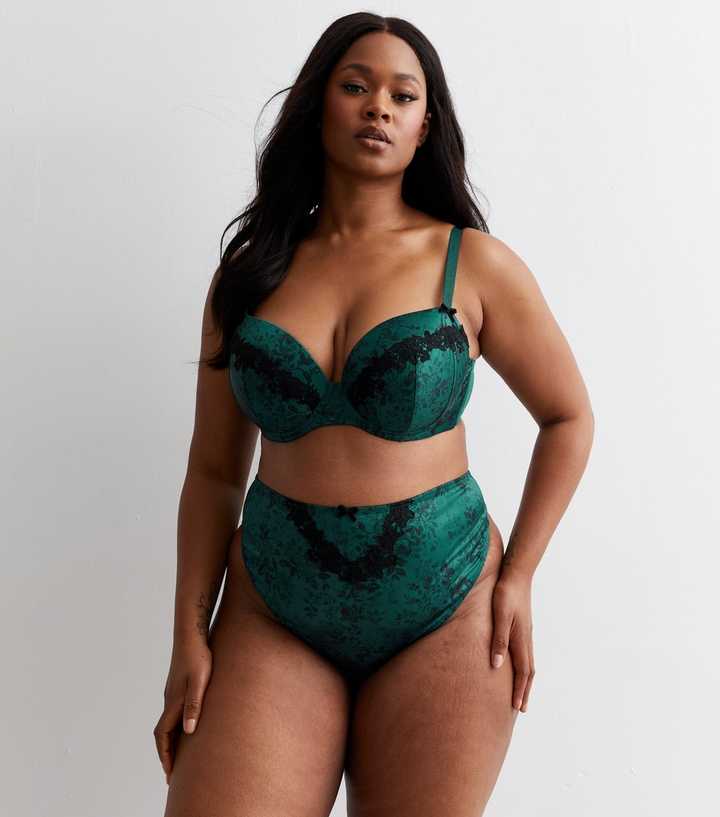 https://media2.newlookassets.com/i/newlook/864194139/womens/clothing/lingerie/curves-green-floral-satin-bra.jpg?strip=true&qlt=50&w=720