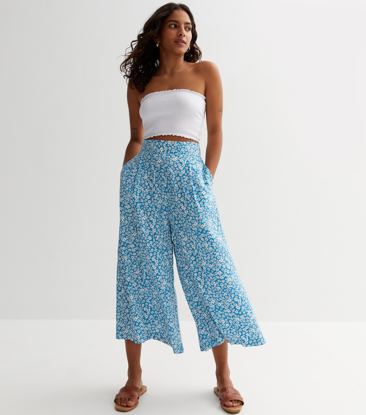 Women's Petite Blue Ditsy Floral Wide Leg Crop Trousers New Look