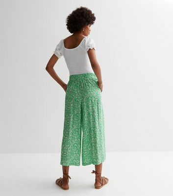 Green hot sale cropped trousers