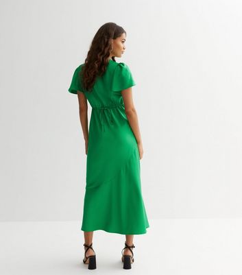 Petite Green Satin Flutter Sleeve Midi Dress New Look