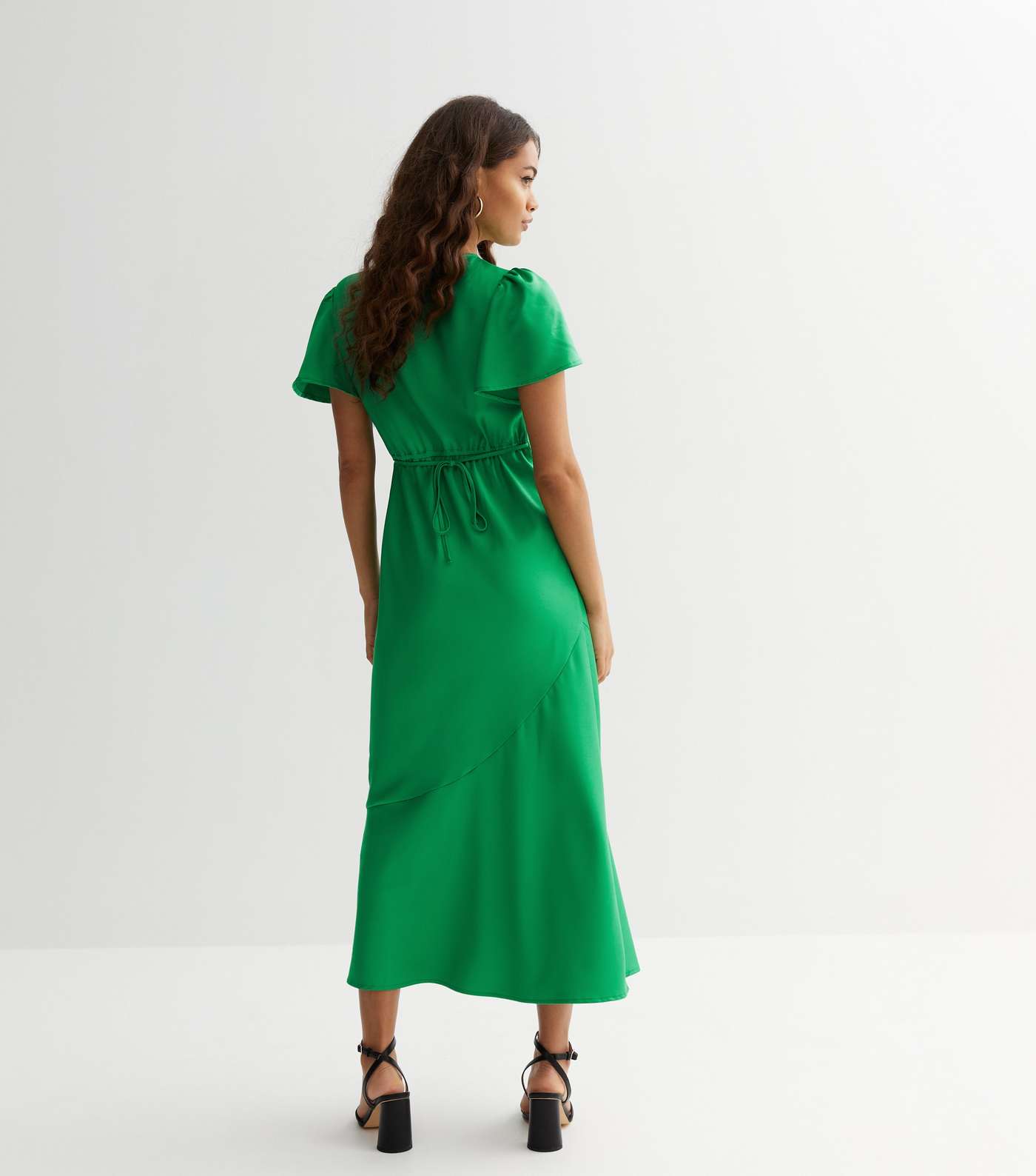 Petite Green Satin Flutter Sleeve Midi Dress Image 4