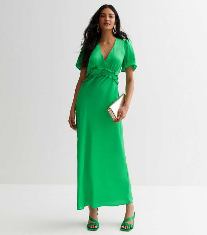 https://media2.newlookassets.com/i/newlook/865133730/womens/clothing/dresses/womens-graduation-dresses/green-puff-sleeve-frill-midaxi-dress.jpg?strip=true&qlt=50&w=720